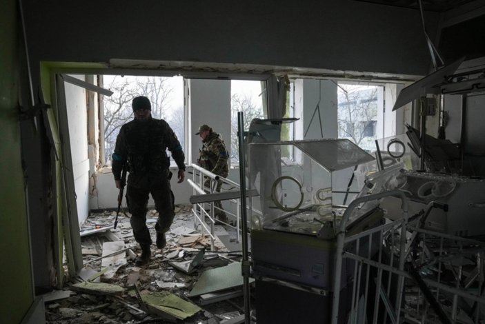 Mariupol'de vurulan çocuk hastanesinden görüntüler