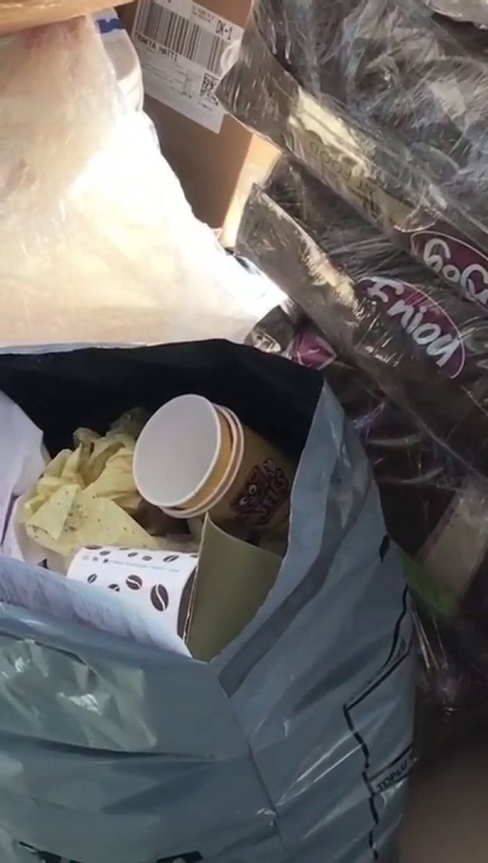 i Beylikdüzü'nde sipariş ettiği bardakları, kargo çalışanları tarafından kullanıldı