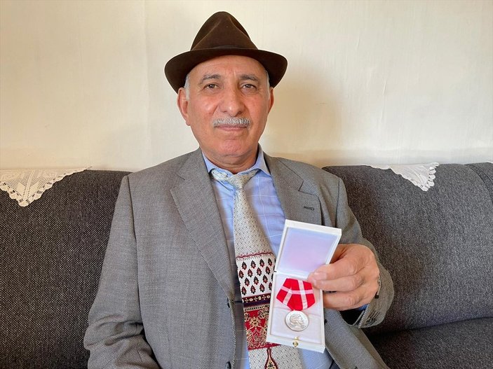 Danimarka'daki Türk vatandaşına kraliyet madalyası verildi