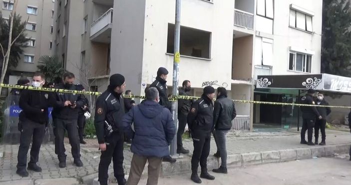 i İzmir'de genç adam, asansörün altında kalarak can verdi