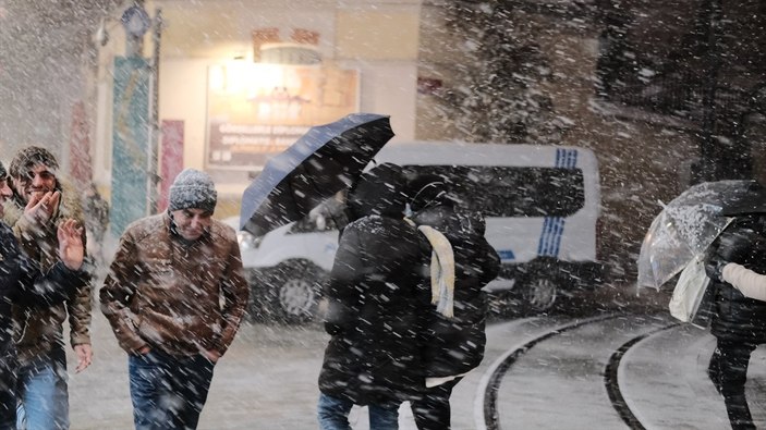 İstanbul'da kar etkili olmaya devam ediyor