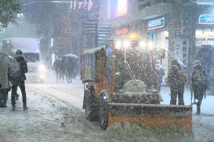 İstanbul'da kar etkili olmaya devam ediyor