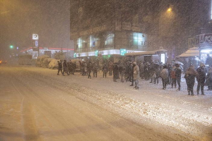 a İstanbul güneşli havayı salı günü görecek