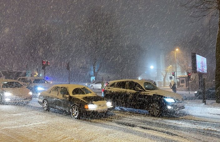 İstanbul'da kar etkili olmaya devam ediyor