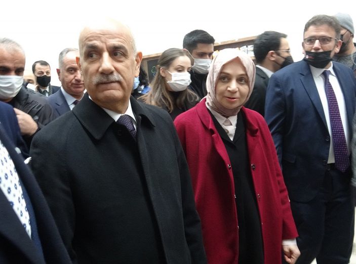 d Bakan Kirişçi: Kendi kendimize yeter hale geleceğiz