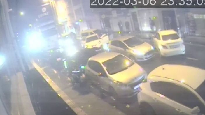 i Kadıköy'de polis aracına çarpan korsan taksici yakalandı