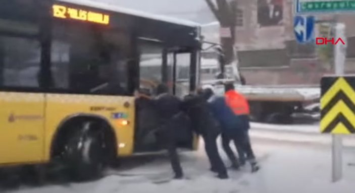 İstanbul'da araçlar kar yağışı sonrası yolda kaldı