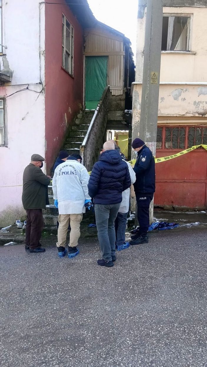 d Zonguldak'ta, dayısını öldürüp yengesini yaraladı