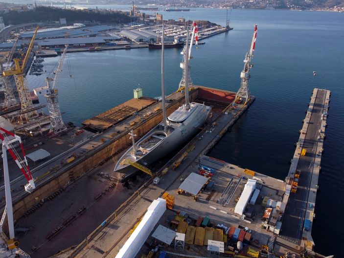İtalya, Rus milyardare ait dünyanın en büyük yelkenlisine el koydu