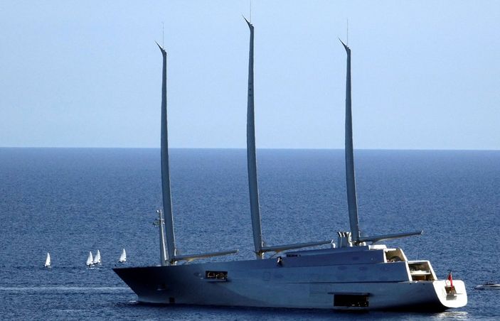 İtalya, Rus milyardare ait dünyanın en büyük yelkenlisine el koydu