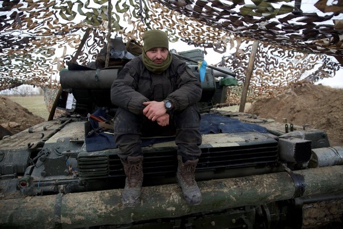 Kiev'de Ukrayna askerlerinin elleri tetikte