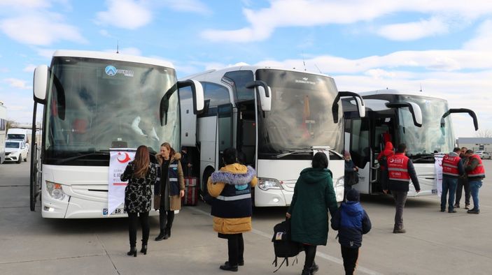 i Ukrayna'dan tahliye edilen Ahıska Türklerinin sevinci