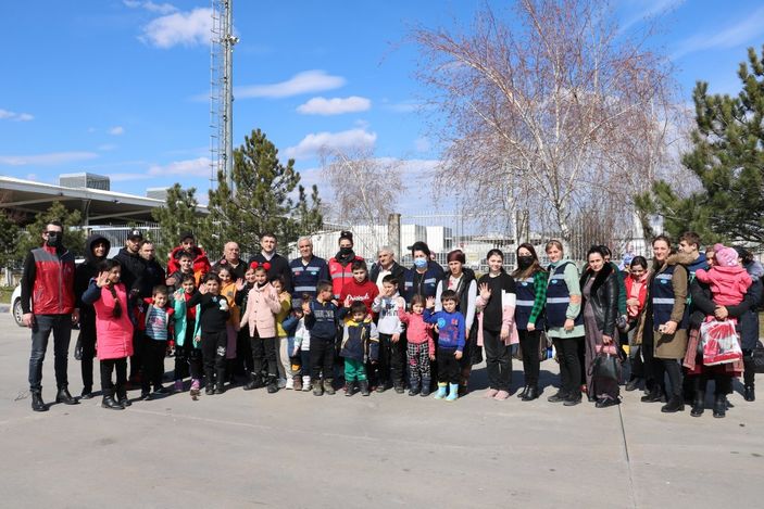 i Ukrayna'dan tahliye edilen Ahıska Türklerinin sevinci