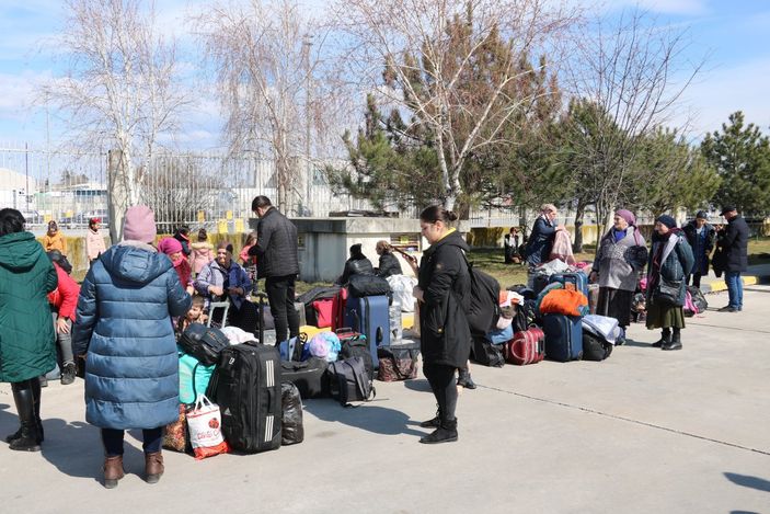 i Ukrayna'dan tahliye edilen Ahıska Türklerinin sevinci