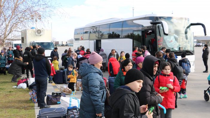 i Ukrayna'dan tahliye edilen Ahıska Türklerinin sevinci