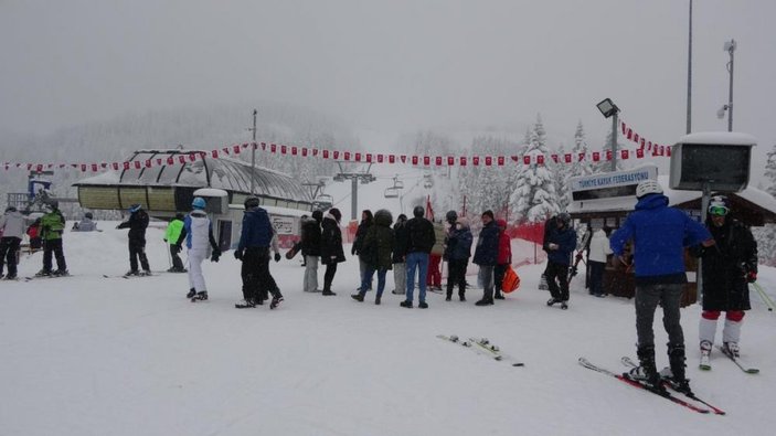 Ilgaz Dağı Kayak Merkezi tatilcilerle doldu