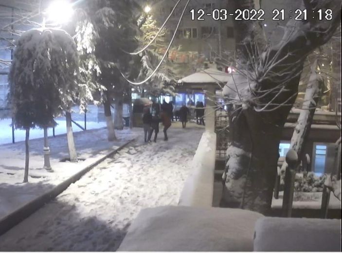 i İstanbul'da kartopu eğlencesi kavgaya dönüştü: 6 yaralı