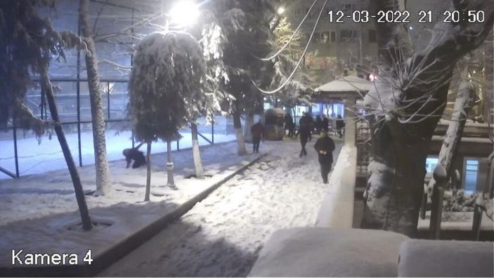 i İstanbul'da kartopu eğlencesi kavgaya dönüştü: 6 yaralı