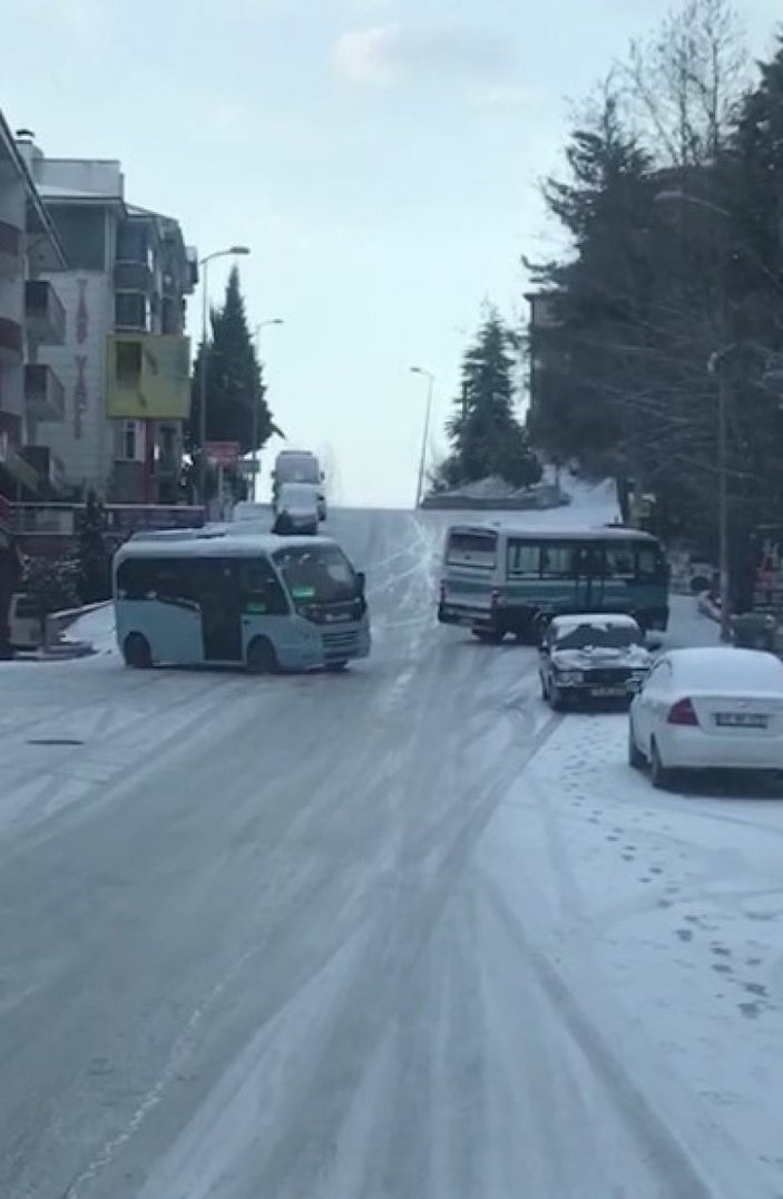 Karabük'te sürücülerin ve vatandaşların buzlu yollarla imtihanı
