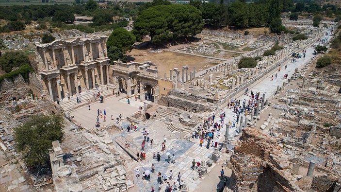 Efes Antik Kenti'nin etrafını saran surlar analiz ediliyor