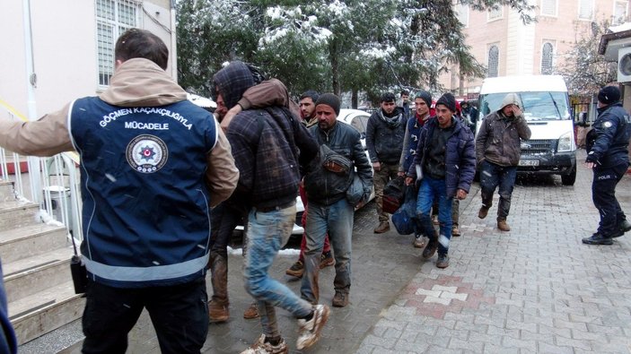 Kilis’te 24 kaçak göçmen yakalandı