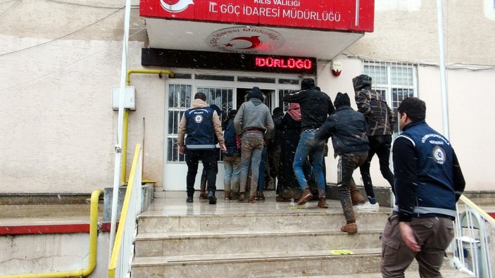Kilis’te 24 kaçak göçmen yakalandı