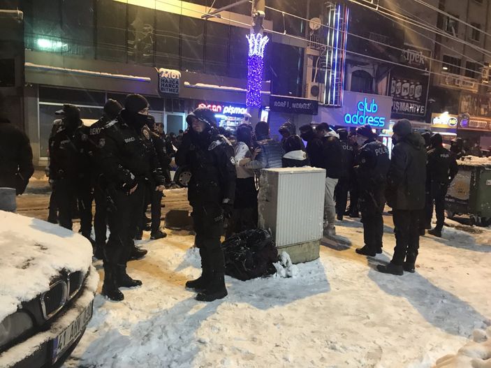 İzmit’te kadını döven saldırgana gece kulübü çalışanlarından dayak