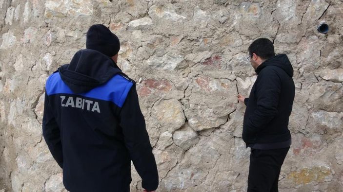 i Tokat'ta 12 katlı binanın istinat duvarında çatlaklar oluştu