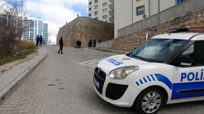 i Tokat'ta 12 katlı binanın istinat duvarında çatlaklar oluştu