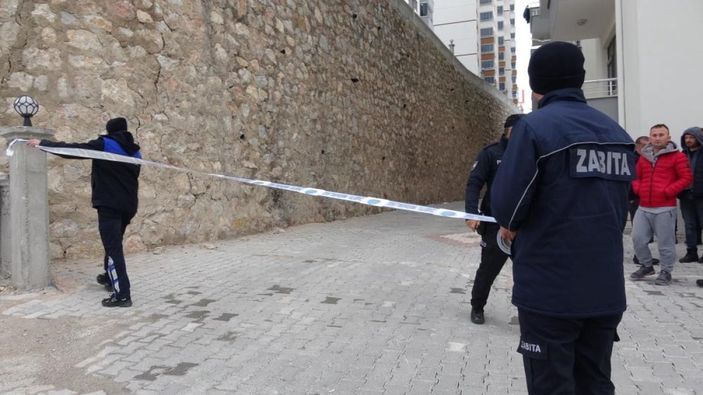 i Tokat'ta 12 katlı binanın istinat duvarında çatlaklar oluştu