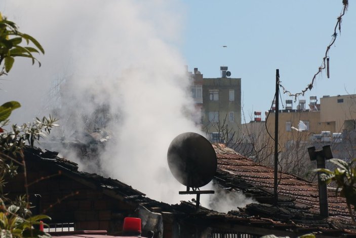 Antalya'da evinin yandığını gören şahıs, kiracısına saldırdı