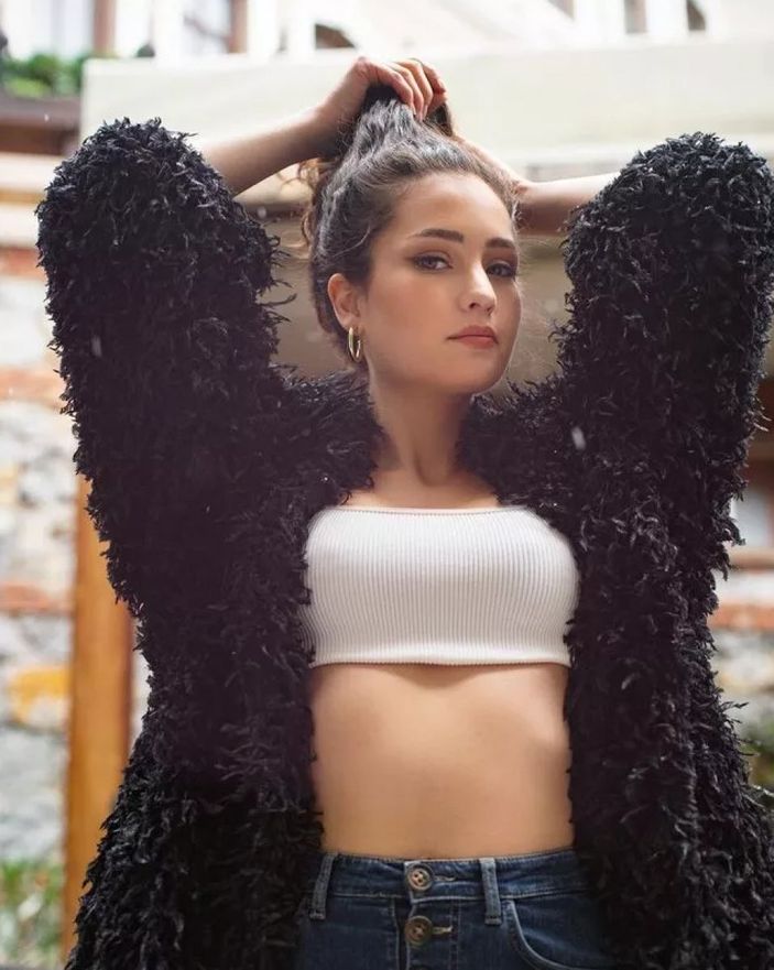 Kardeşlerim'in Aybike'si hem cesur hem alev alev...O pozları sosyal medyanın ısısını yükseltti!