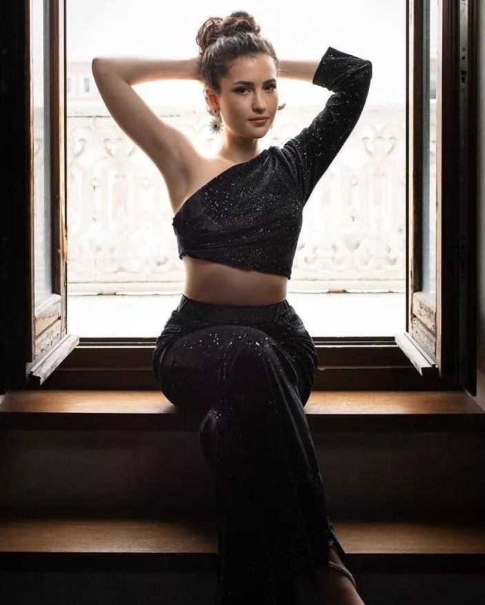 Kardeşlerim'in Aybike'si hem cesur hem alev alev...O pozları sosyal medyanın ısısını yükseltti!