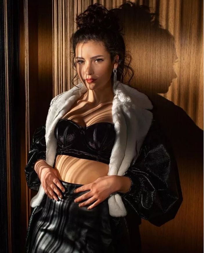 Kardeşlerim'in Aybike'si hem cesur hem alev alev...O pozları sosyal medyanın ısısını yükseltti!