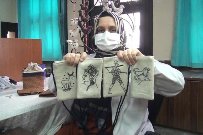 Friglere ait desenlerin sanatla buluşması