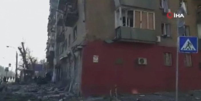 Rus roketinin parçaları, Kiev'de binaların üzerine düştü