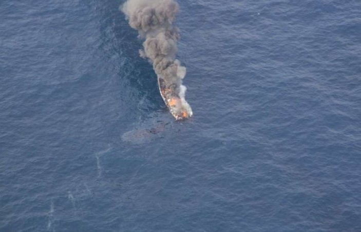 Japonya’da balıkçı teknesinde yangın çıktı