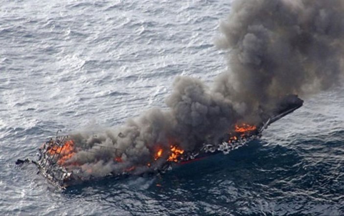 Japonya’da balıkçı teknesinde yangın çıktı