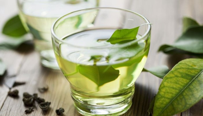 Yağları mum gibi eriten kür! Yeşil çay, soda ve limonu 15 gün boyunca…