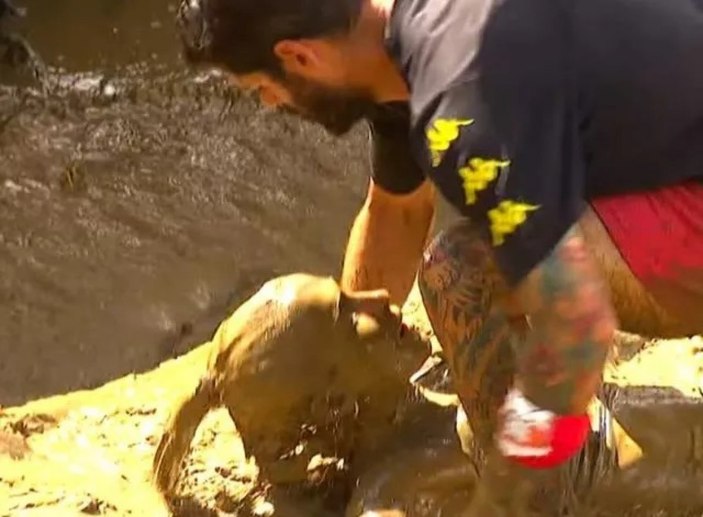 Kaş yaparken göz çıktı! Survivor'da çıldırtan kaza... 'Meftayı kaldırın'