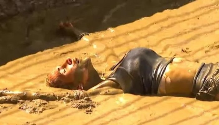 Kaş yaparken göz çıktı! Survivor'da çıldırtan kaza... 'Meftayı kaldırın'