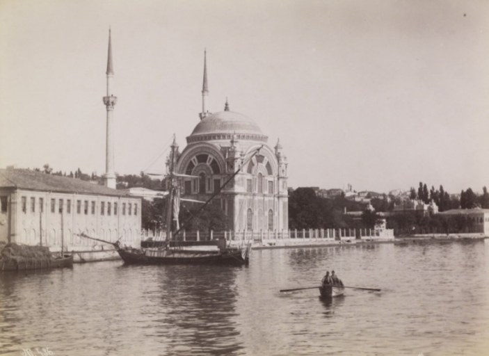 Vakanüvis, Unkapanı Köprüsü'nü yaptıran Valide Sultan'ı yazdı