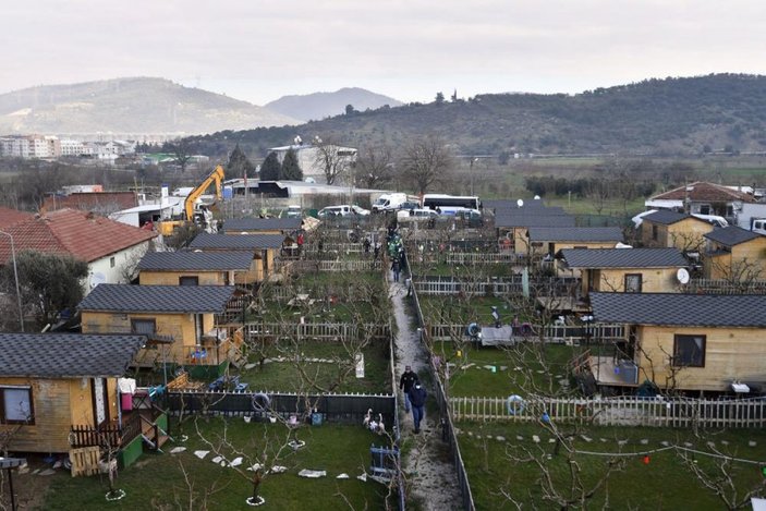 Bursa'da hobi bahçesindeki kaçak konutlar yıkıldı