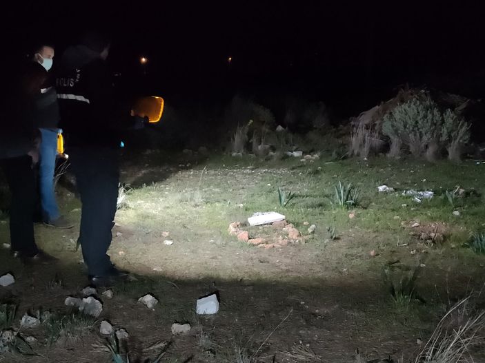 Antalya'da ormandaki mezardan köpek ölüsü çıktı