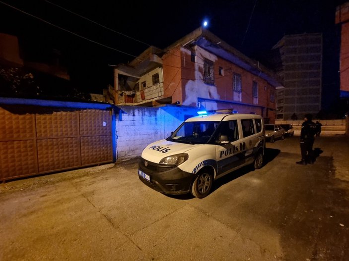 Adana'da, zorla girdiği evde kadını darbetti