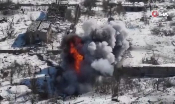 Rus tankının imha edildiği an havadan görüntülendi