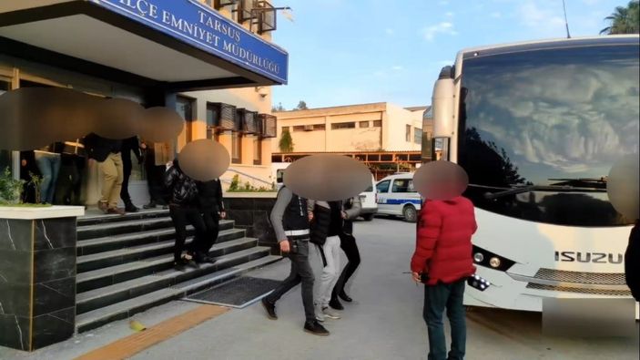 i Mersin'deki barda çıkan kavgada, müşteri darbedilip öldürüldü