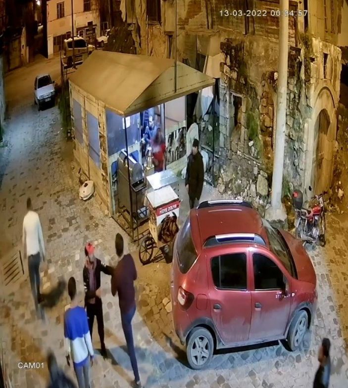 i Mersin'deki barda çıkan kavgada, müşteri darbedilip öldürüldü