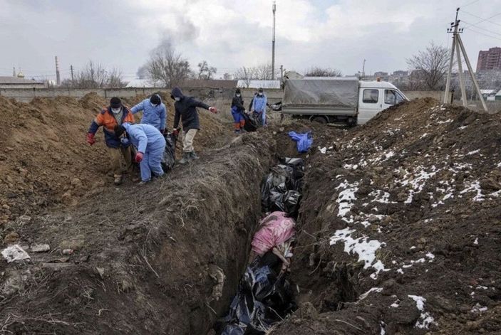 Ukrayna'da sivil kayıplar için toplu mezarlar kazılıyor