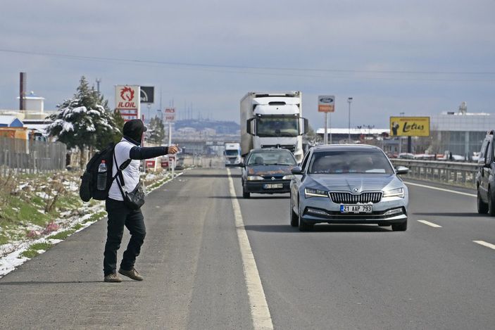 d Annesinin göstermediği oğlu için 2 aydır yürüyor